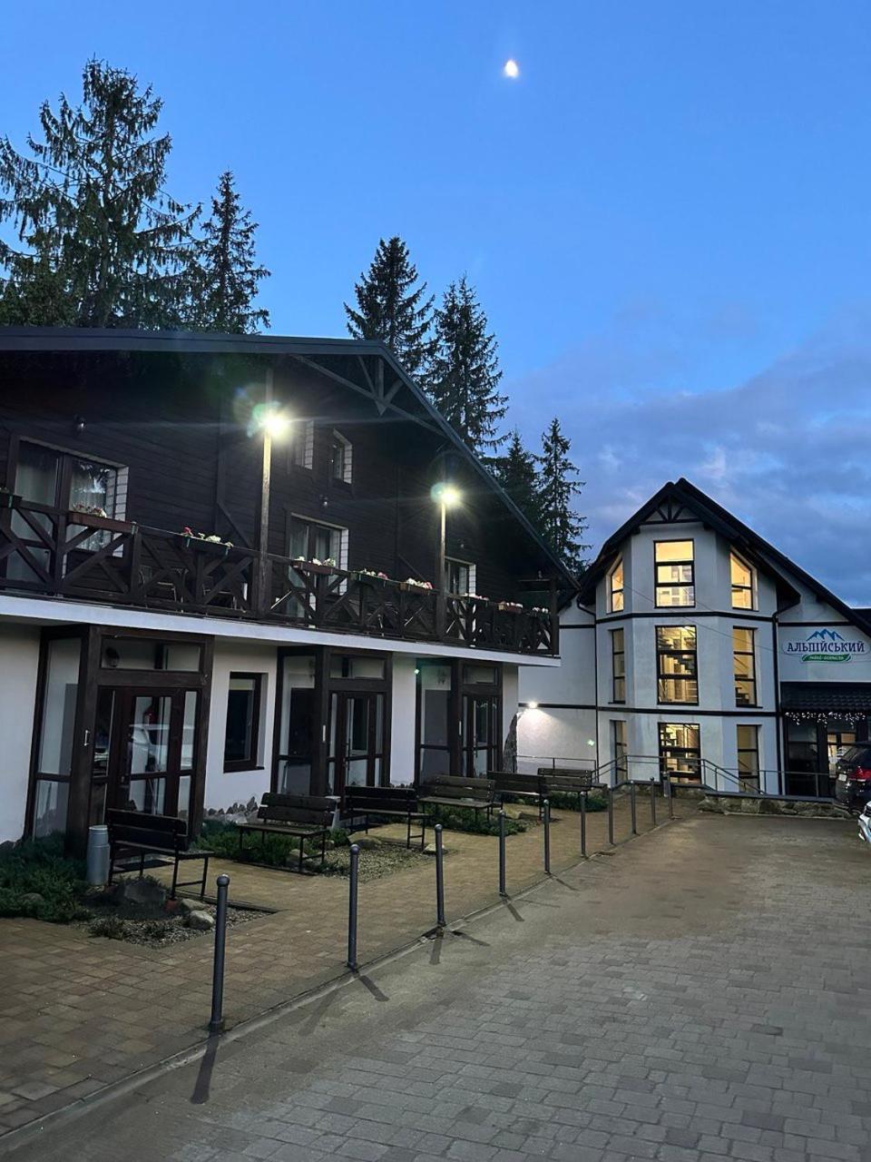 Alpiyskiy Jablunytsja Exteriör bild